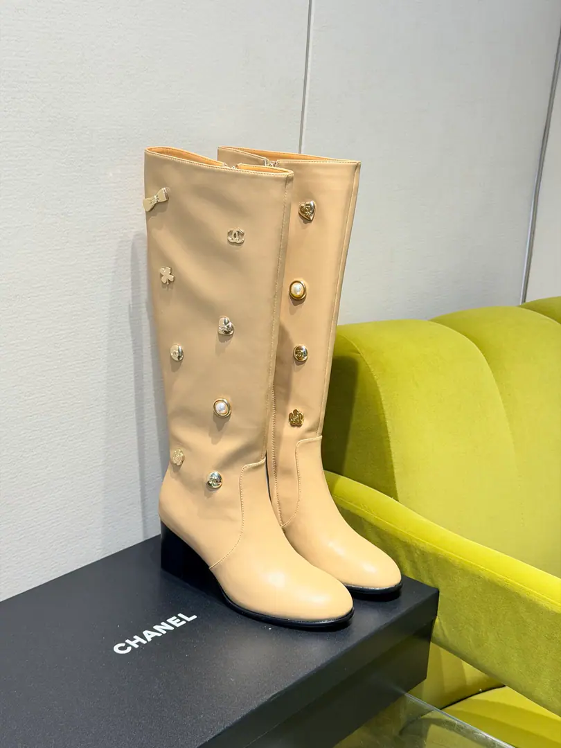 G 😀Requisition levelCHANEL Chanel.*The new booty-lettered knight's boots are really a good-looking fashion rep., Boots.ChanelLetters It's a lot of low profile.！A simple fashion and a general atmosphere.！The beauty of nature., It's a beautiful time., And long legs on winter.～ Shoe.: Import pairs of double-story calf skin Uchi.: Original Codes: 35-39（40.Custom without re-offer） He's tall.: 7cmLeft and right Shoes under the sole.: Italy is a big-ass country.