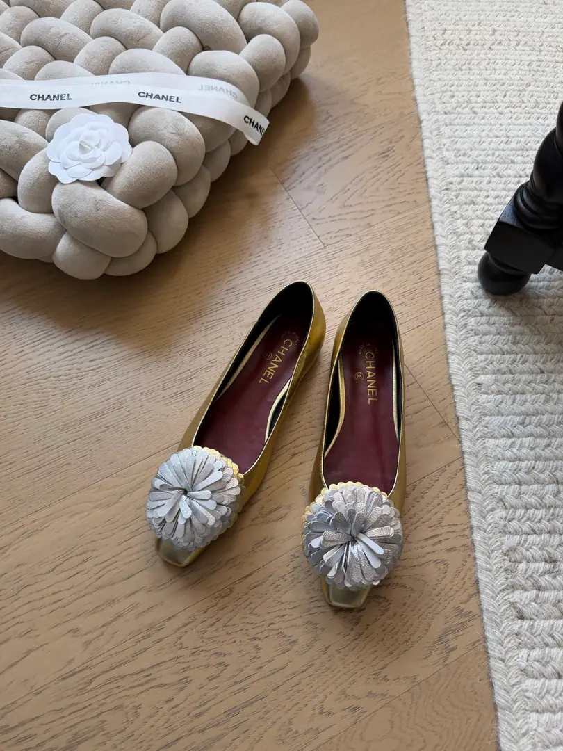 Chanel 26cSpring Mountain Tea Room Shoes！ Top Version！We'll have to sell it first. I'll have a little lamb peel on my shoe. I'm putting my feet on the inside and growing a sheep's skin. That's a big one. Codes: 34-41 「34 40 41Custom without re-offer」