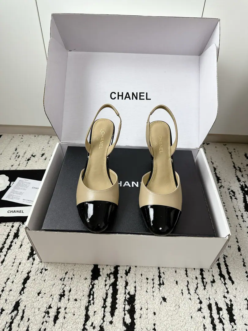 🏧𝗖𝗛𝗔𝗡𝗘𝗟Little Fancy. High heels. The one behind the pointy head. Top Cycling The first time I saw it, I was grassed. Super gentle and generous. A little shoe, a lady. It's a very good touch. High-level, high-quality. Shoe surface customized materials Uchi./I'm gonna get a little bit of a sheep-skin. Italian imports are so thick. He's tall.4.5cm Codes 35-41 [40.41Custom] [⚠️Need a plane box.+]