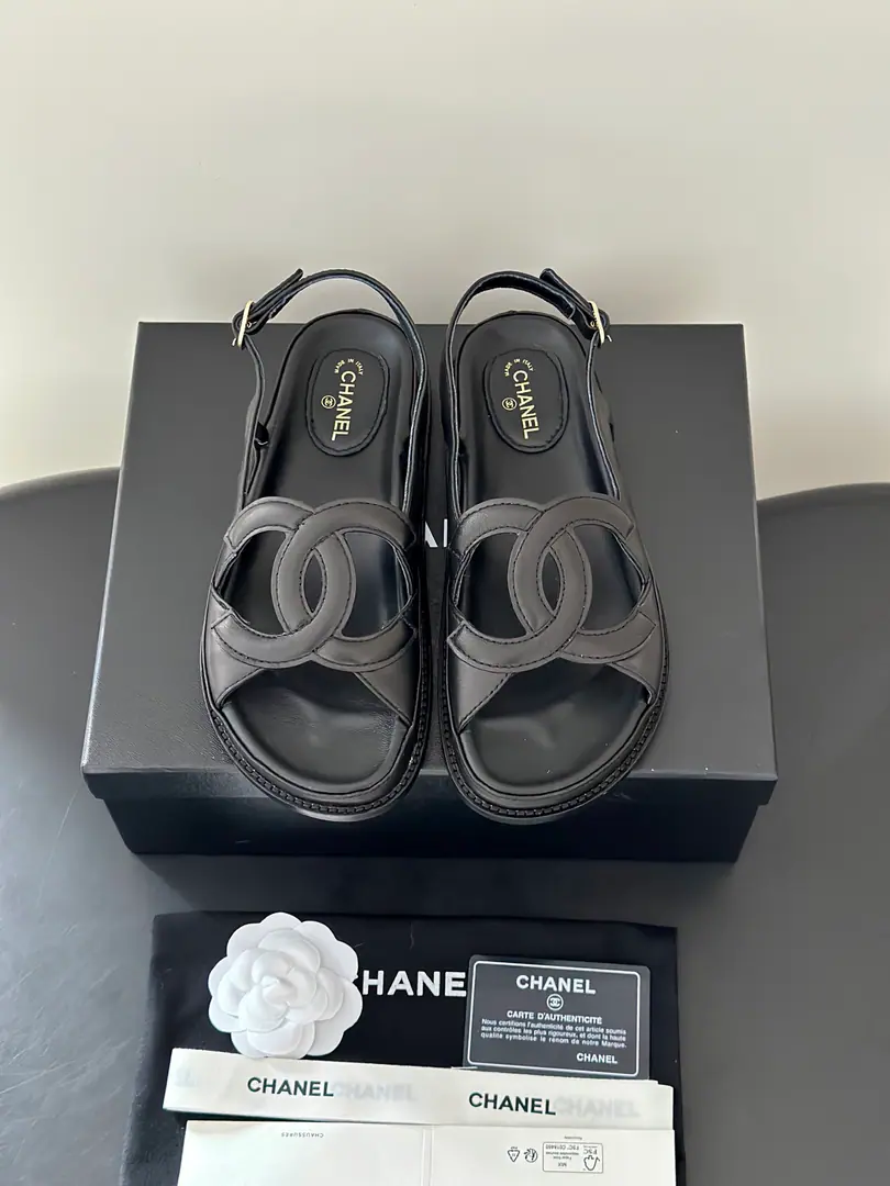 Chane*New paragraphlogo- Skins. Summer Shoes cabinet, soul racer., I'll be the Chanel of these.C- Skins.. The iconic stereos are interwoven.CCurtain, A simple recognition of brand genes., Combination with a soft, thick, bottom-set style, Balancing the colour values, Increased height and comfort., Unlock the multiple possibilities of wearing all summer.. A fine pair.CEmpty design, Jane is full of recognition., Leather skin is delicate., Shoes are loose., Foot modifier., No foot.. Salt is sweet., Leisure vacation., I'm shopping everyday., All matches for date travel. The shoe face is imported in the original form of sheep's skin., The skin details are the same as the original., In the lamb's skin., Unique customlogo It's super-lighty. Size: 35-41(40.41I'll make sure I don't change it.)