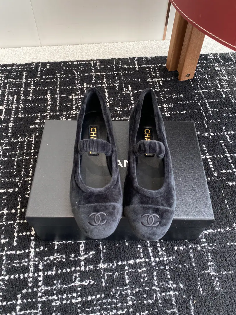 Requisition level CHANELKaori! 25ss Spring and summer shoes are electric.C logoDot, Mary Jane. - The rough heels. Like a necklace on the neck of a goddess., The upper foot is very wrapped., Heel thinner., It's really superb.！ The ancient Mary Jane is so right., A man likes a classic match., - Yeah, I'm pretty good.80The feeling of a little fragrance from the time of the past., New Fashion, The process is perfect., Mixed sheep skin design, She's so beautiful., Very thin and white., I think... Girls have to have one pair., The most important thing is that the color is bright enough., The flying of her feet is no longer enough to describe her as a flat-footed woman., Let's get the shoe money out of my hand.！ Nice little Mary Jane. - The rough heels., The stars and the reds are wearing them., I like this shoe girl more than I like it., It's just a gift., There's almost no white Mary Jane with all the styles., Only in her place can she be so high profile., Brief The color of pure color is not complicated., Spring with little pairs of pants., The dress can be of any quality.！ Fashion imports of wool/Import of sheep skin The skin is clear and soft., Very advanced./Import paints I'll put my foot on the skin inside., Soft and delicate., Super comfortable with your husband., High-end luxury！ Size: #35-41（40 41I'll make sure I don't change it.）
