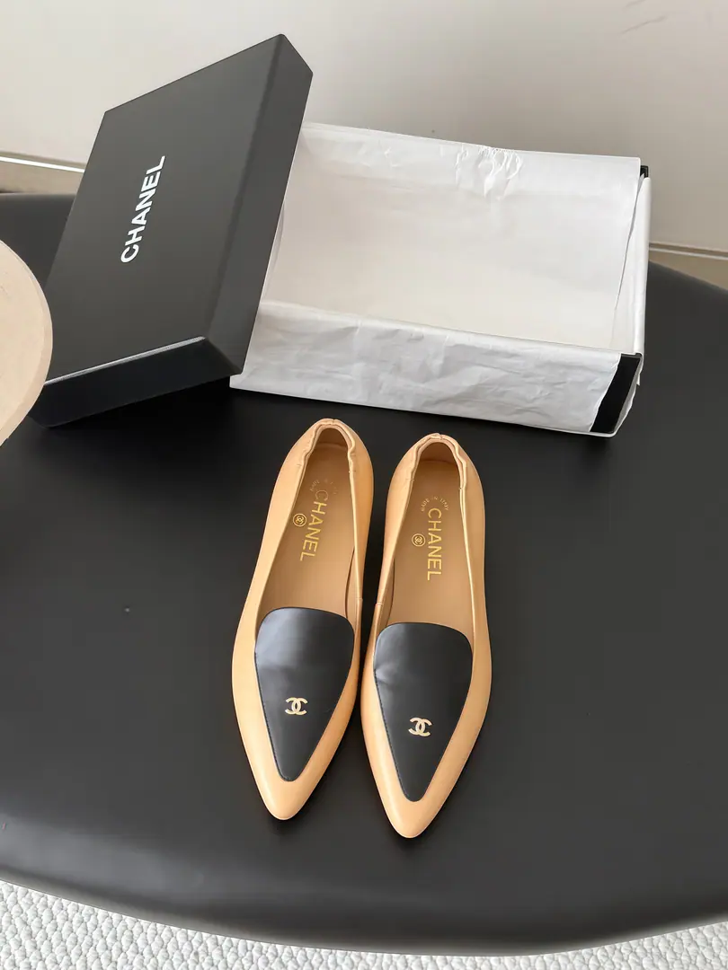 Chanel 26BThe new Mary Janes in the morning and autumn. Janey is not a sweet, beautiful man.！ 3D Embracelogo, It's a clean, clean, easy-to-eat meal., You're more uptight with buttons.. The inside sheep. That's a big one. Size:35-39 The rest of the code is definitely not going to be changed.