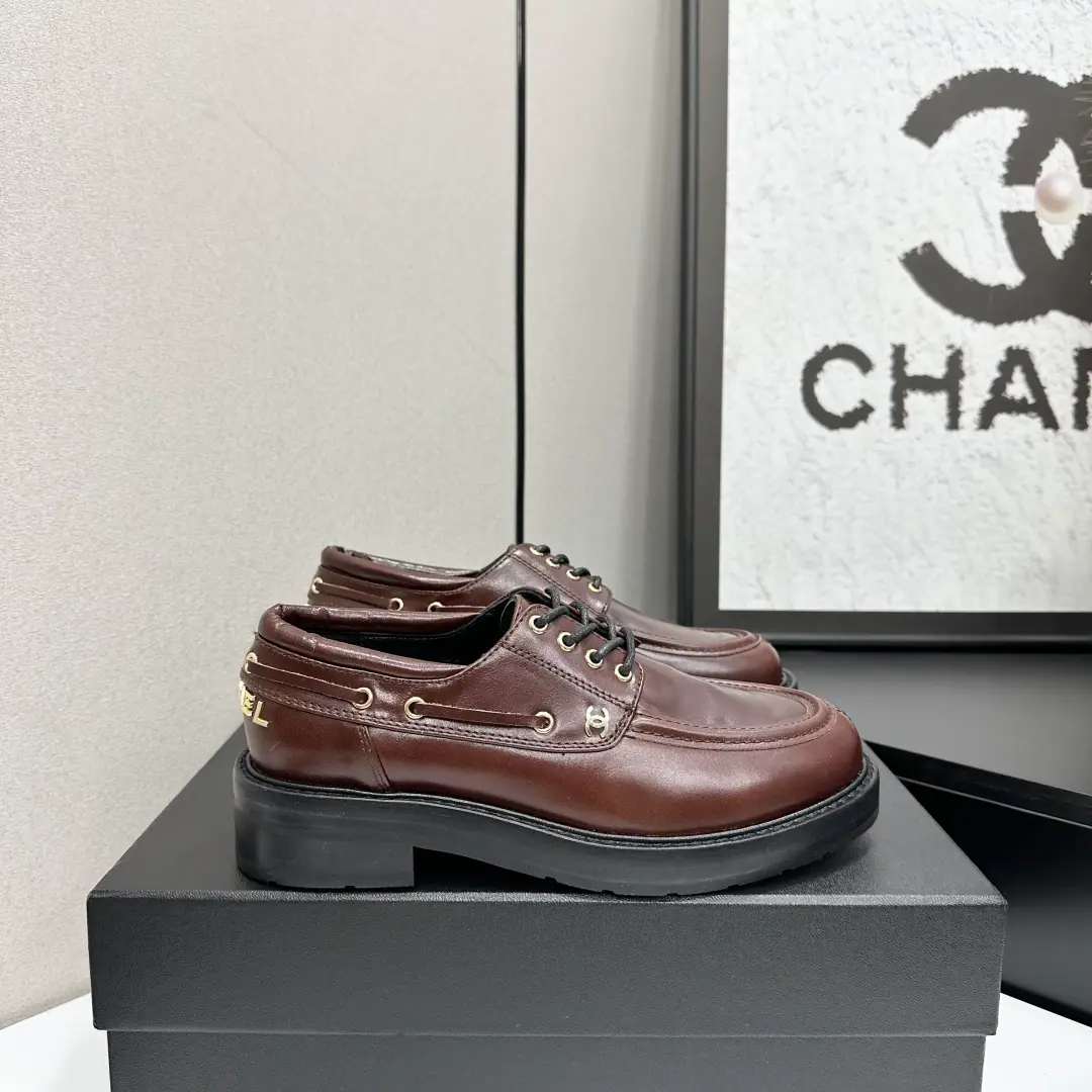 𝐂𝐇𝐀𝐍𝐄𝐋 Chanel's ancient chain.⛓️The classic sheep-skinning shoes. Shoe-side design～The old shoes.～It's a great tune for Grandma.～The upper foot is comfortable.～I'm a man of many times.～A pair of barefoot or a pair of mid-winding socks. With a dress. Pants. It's all invincible.～It's all about the high sense of excellence.～It's super patient.‼️ A specific sheep's skin. In the middle of a mixed sheep's skin. Softly inhales. Original Unique1:1Modelling development ～Persistence Italy🇮🇹Imported rubber base Size: 35-39（40/41I'll make sure I don't change it.）