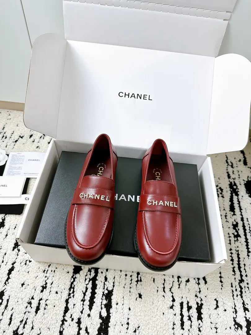 🏧𝗖𝗛𝗔𝗡𝗘𝗟The new one is a hundred pair of flat and LeFoo shoes., I'll have to pay for it., The goddess series. 💃It's too hard to resist., Hearts.ing…… Fancy and stylish. Work. I can't get tired of wearing it everyday.🦶 Use imported calf leather. The insides are comfortable with the skin. The original Italian is a very big one. Top35-39 [40.41Do it.] 【⚠️Need a plane box.+】
