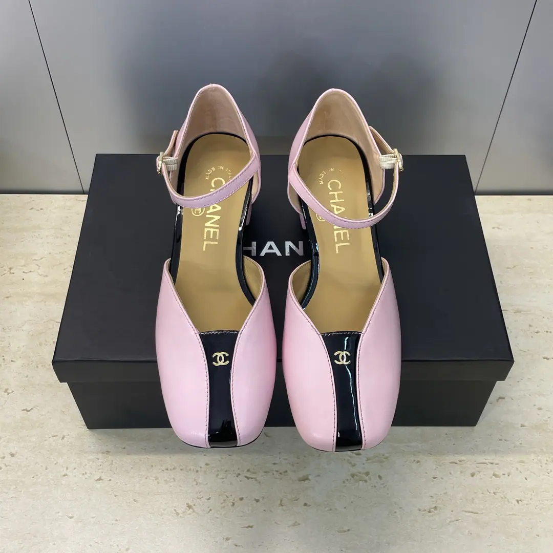 Plant prices CHANEL Chanel. 2026The new jelly-coloured girls' shoes are coming out of the morning. It's a little letter.logoThe hardware is in the round with the colored blank sandals. Material: I'm a mixed-skinned goat.+In the skin of the sheep.+Original Open-Fixed Metal Bumper+Italy is a big-ass country. He's tall.:5.5CM Size: 35-41(40.41Custom without re-offer）