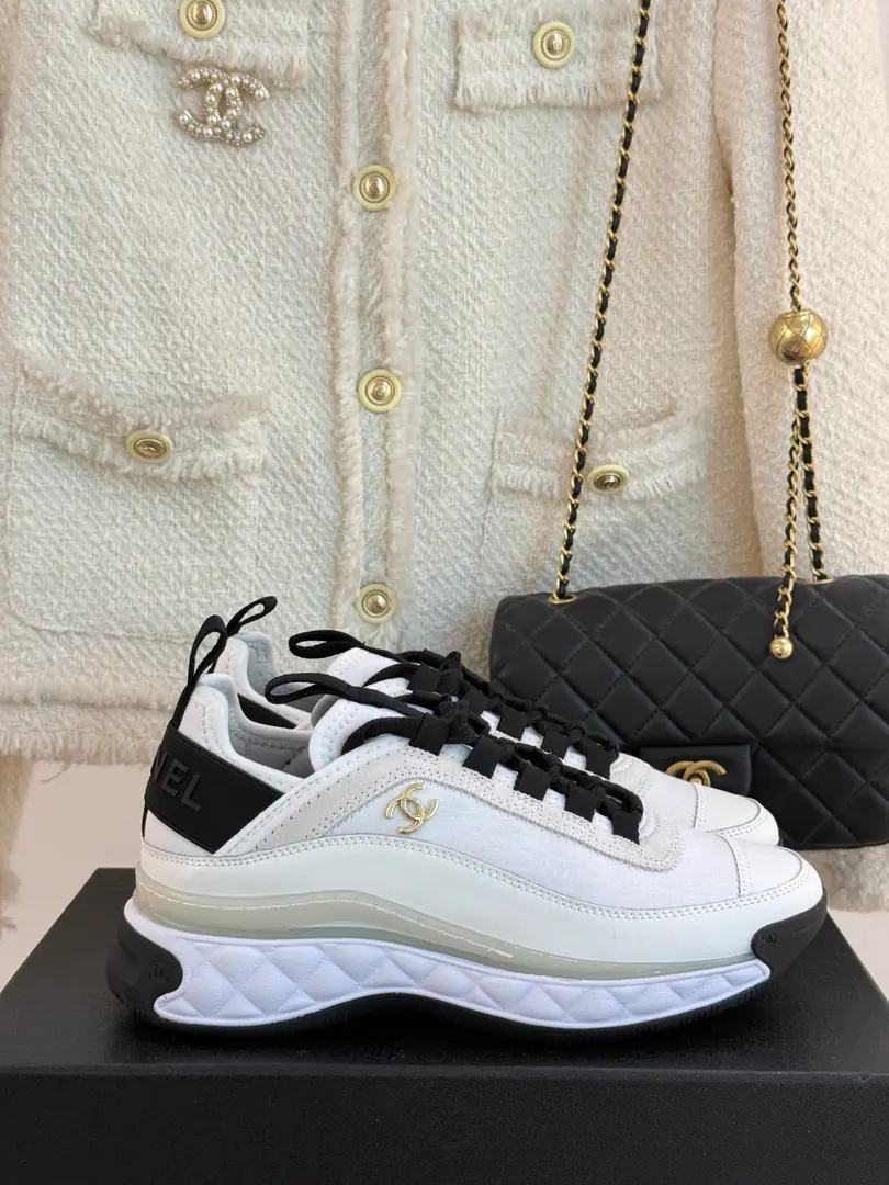 🏧𝗖𝗛𝗔𝗡𝗘𝗟A classic black and white panda gasket. Couples' leisure sneakers. Top Quality Black and white panda.🐼It's always been a big fan of the cabinet. It's super cozy to make running shoes. The bottom is playing back. Personally, I feel a lot more fancy shoes than the old ones.😃 Bring the auto-higher effect The upper foot is really thick. Side Black MarklogoAnd very handsome.～ Size: 35-45 [Male and Female Code]