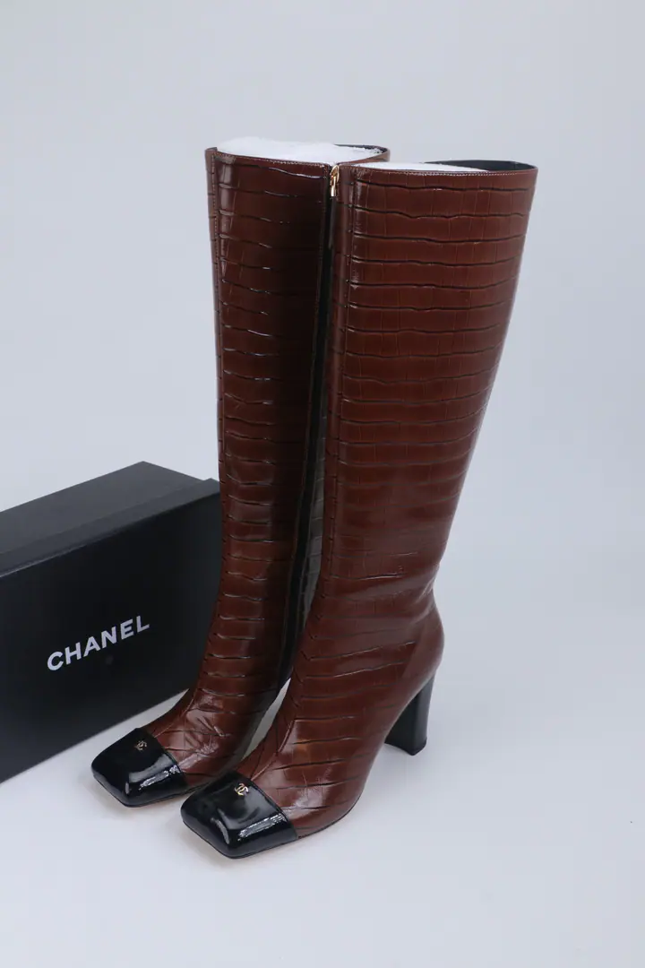◽Chanel.chanel The Hsiang family has high boots and boots.| 2026𝐒𝐒 👠Egyptian alligator series of stone-stressed, elegant boots.〰 ◽Shoe.: Original cow skin ◽Uchi.: Inside, inside, inside, inside of a specific sheep's skin. ◽Otsumi!: Italy is a big-ass country., He's tall.8.5CMWith design. ◽Shoes.: 35-39（40.41Freeze!） ◽The original cabinet is full of luxury packaging.