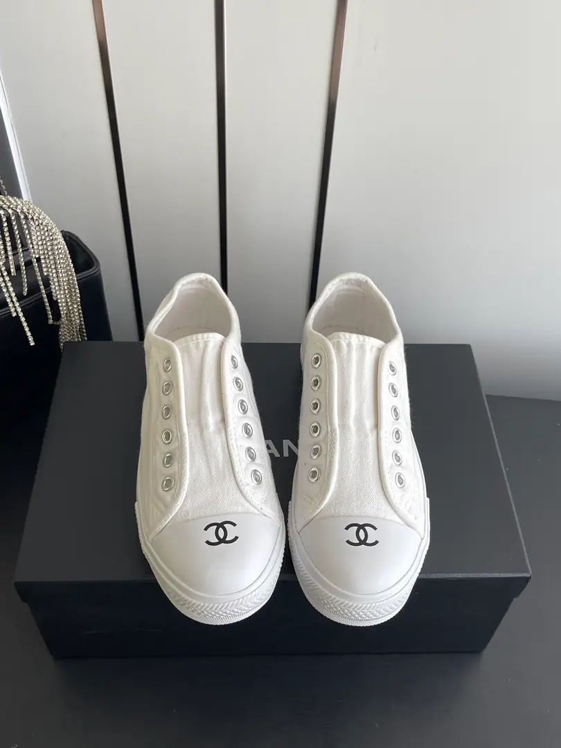 🏧𝗖𝗛𝗔𝗡𝗘𝗟New biscuits. Highest Quality Top recreational sneakers.. Shoe-faced canvas.+It's in the air.+- The rubber floor. Codes: 35-40（40Do it.）