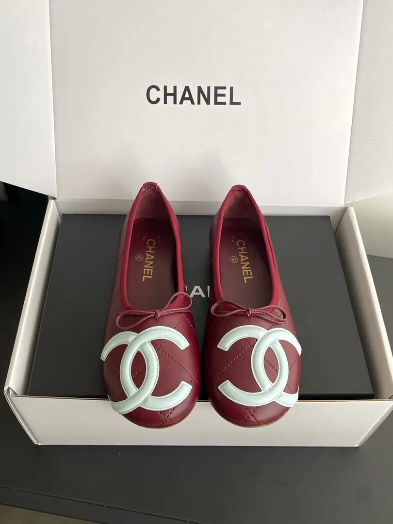 🏧𝗖𝗛𝗔𝗡𝗘𝗟Newest DoubleCThe Great Lugge Butterfly. Ballet shoes. Top Quality Original1:1Repeat The shoe face is imported with a little sheep's skin. The insides are all sheep's skin. Original Open-Mode Customized Size:35-41 [40/41Custom]