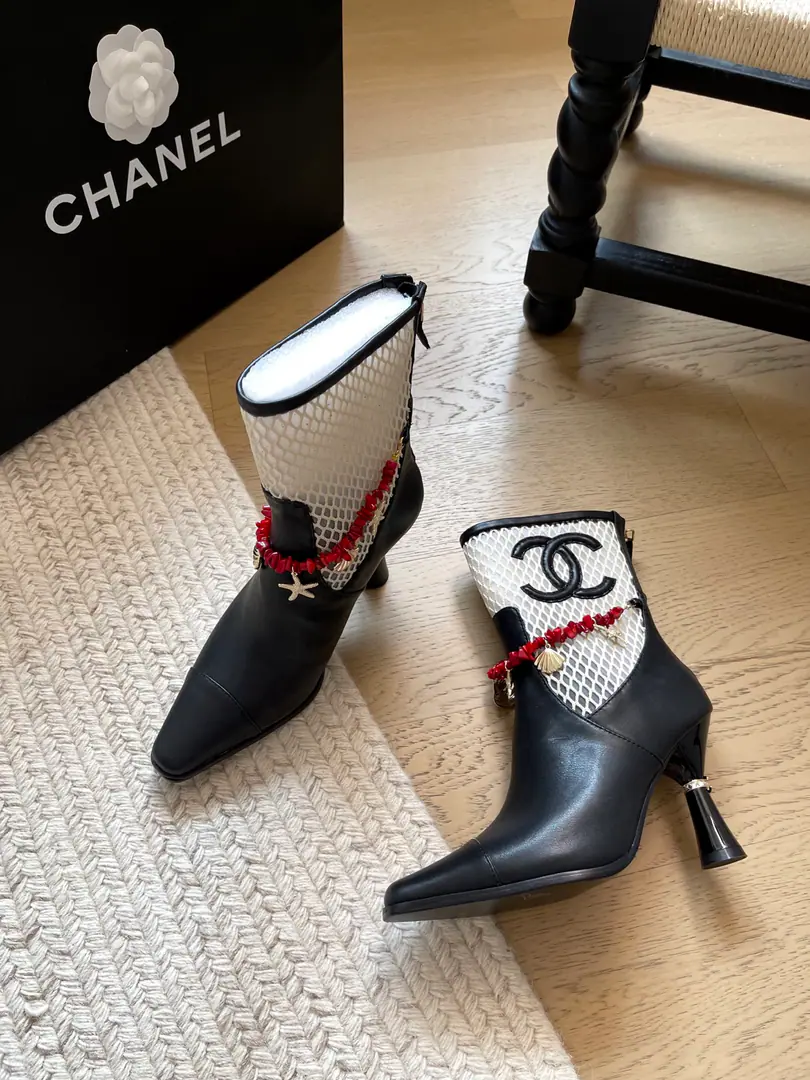 Chanel 26BNew nettine and boots.！ Top Version！We'll have to sell it first. Shoe veil. The inside sheep. That's a big one. Codes: 34-41「34 40 41Customize or not change」