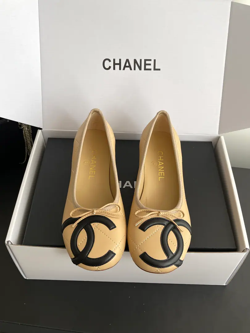 🏧𝗖𝗛𝗔𝗡𝗘𝗟Newest DoubleCThe Great Lugge Butterfly. Ballet shoes. Top Quality Original1:1Repeat The shoe face is imported with a little sheep's skin. The insides are all sheep's skin. Original Open-Mode Customized Size:35-41 [40/41Custom]