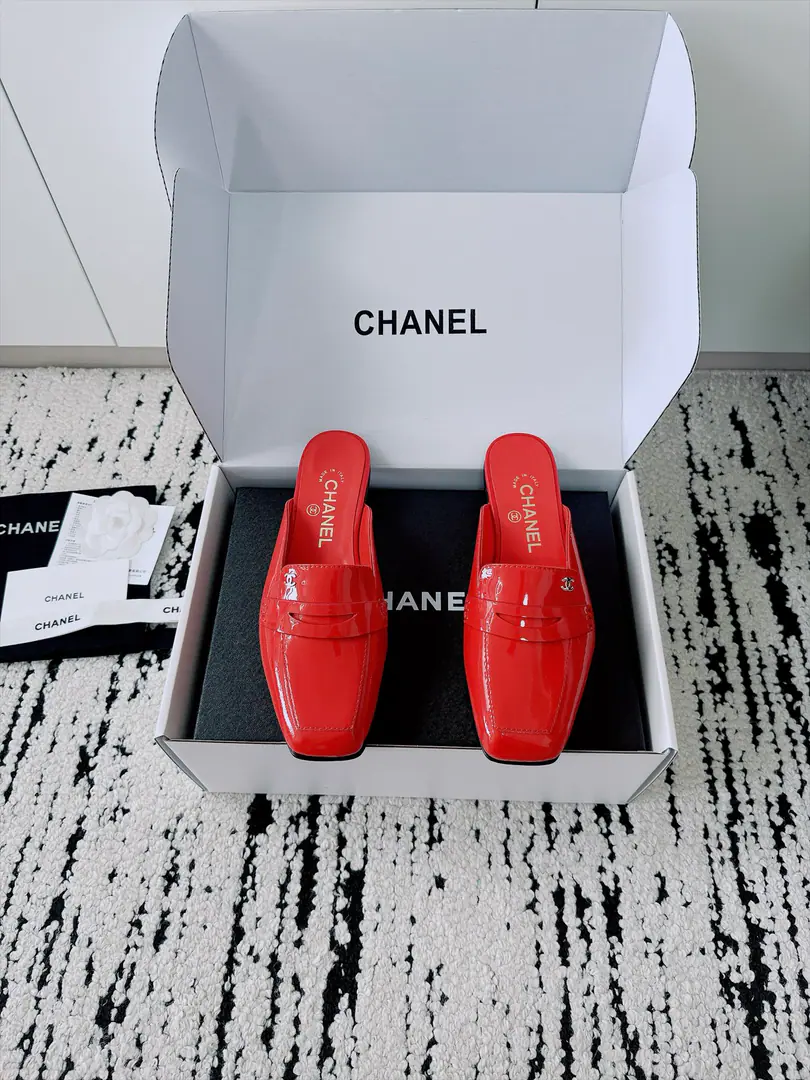 🏧𝗖𝗛𝗔𝗡𝗘𝗟New heel shoes. Top Version Exceeded design It's a perfect match for the day., No matter how high it is. It's not even a good quality.. Small-form design You're skinny and you don't pick your feet., It's a great foot., Nice and high-class.！It's worth the group.getSame paragraph！ Shoe.: Import of sheep skin/Painted skin. Uchi.: The sheep's skin is in the ground. Otsumi!: Italian imports are so thick. Codes: 35-41 [40.41Make a reservation.] 【⚠️Need a plane box.+】