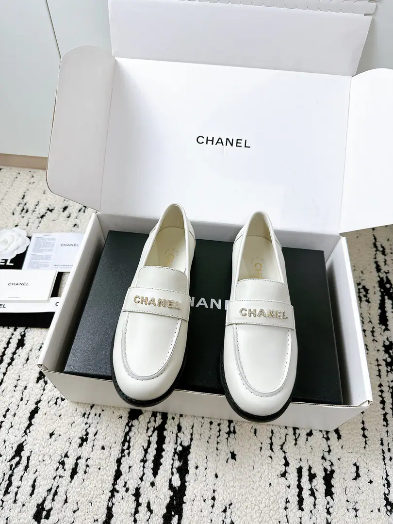🏧𝗖𝗛𝗔𝗡𝗘𝗟The new one is a hundred pair of flat and LeFoo shoes., I'll have to pay for it., The goddess series. 💃It's too hard to resist., Hearts.ing…… Fancy and stylish. Work. I can't get tired of wearing it everyday.🦶 Use imported calf leather. The insides are comfortable with the skin. The original Italian is a very big one. Top35-39 [40.41Do it.] 【⚠️Need a plane box.+】