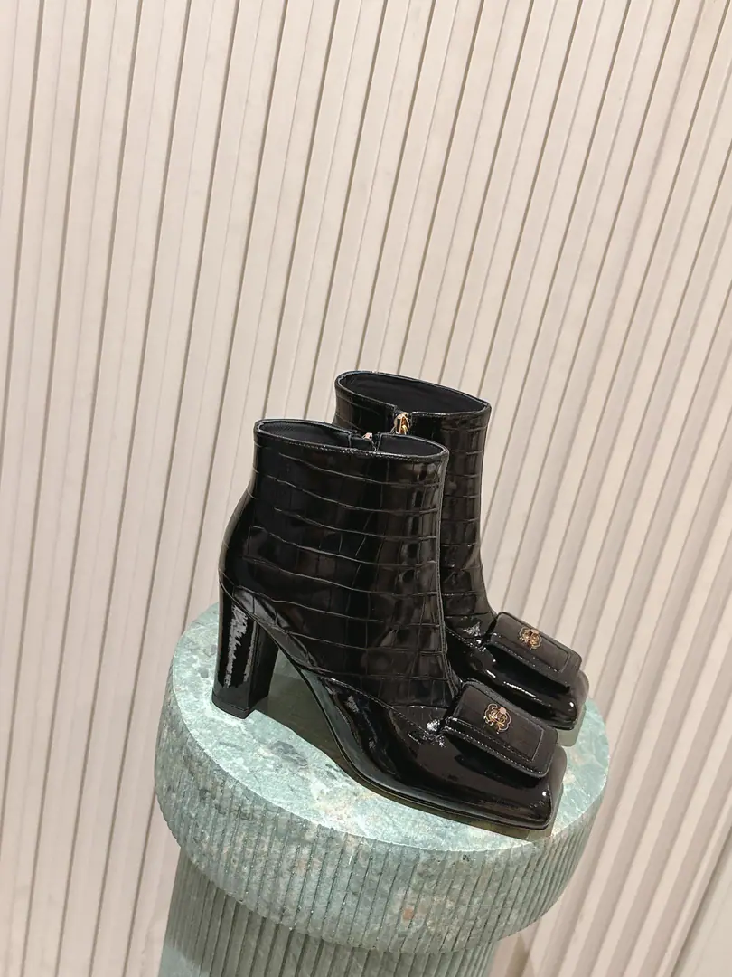 Requisition level CHANEL Chanel.*The new Chelsea boots are really a good-looking fashion rep., Boots.ChanelLetters It's a lot of low profile.！A simple fashion and a general atmosphere.！The beauty of nature., It's a beautiful time., And long legs on winter.～ Shoe.: Imported skins of pressurized cattle Uchi.: Original Shoes under the sole.: Italy is a big-ass country. Codes: 35-41(40.41No, no, no, no, no.)