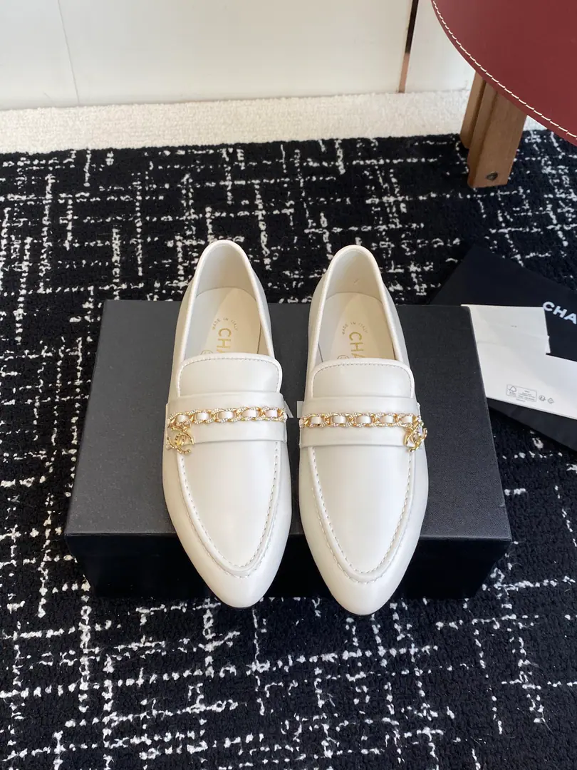 Requisition level Chanel 25ss Kaori! New paragraph Little fragrant chain buttons. Single shoes. The Han family must have money to pay for it. The goddess series., I'm a great lady with a fragrant character., It's super patient., It's too hard to resist., Hearts.ing…… Shoe.: Importing cow skin Original Open-Fixing hardwarelogo Uchi.: A mixed-meat sheep. Otsumi!: Italy is a big-ass country. Size: #35-42（40 41 42I'll make sure I don't change it.）