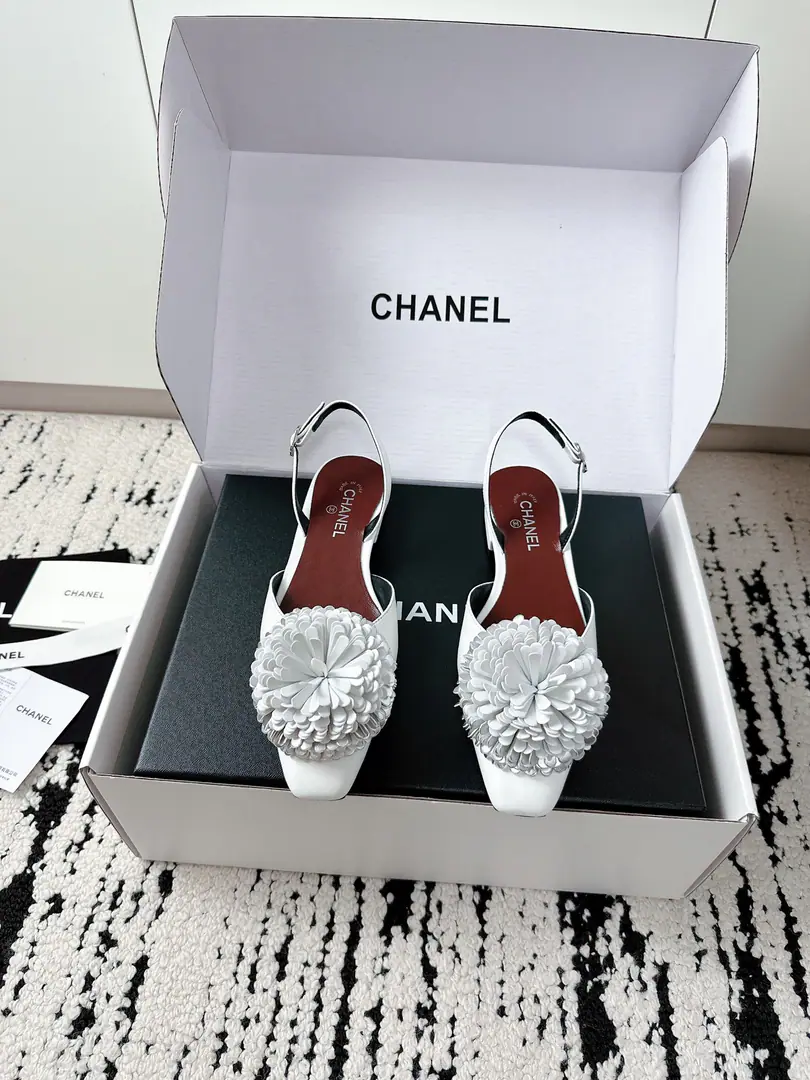 🏧𝗖𝗛𝗔𝗡𝗘𝗟Top-level and Mary Jane's sandals. Original Recym The cabinet show is absolutely awesome.✨ The hottest style of the season., It's very soft and comfortable and uncool.. A classic double.CElement Match, Superfashion Import of materials using originals for flour The original membrane is so thick. Size35-41 [40.41Do it.] [⚠️Need a plane box.+]