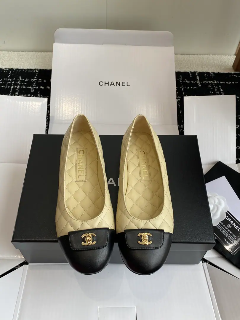 Dong-hoon's sub-purchase level（Synchronise Action✈️Box） Chanel25ss Ballet slippers. Original1:1Cutting it. ChanelChanel's classic. - Ballet shoes. Not much good quality. You really have to be free to go in and out of the counter. Whatever, the type., Skin Selection, The manufacturing process is the real process., Very interesting.. Fabulous.: Imported mixed sheep skins from Italy Uchi.: Import of sheep skin（♪ Soft sweat ♪） Shoes under the sole.: ItalyAThat's a really nasty grade.（Non-market common base） Size: #35-41（40.41Do it.）