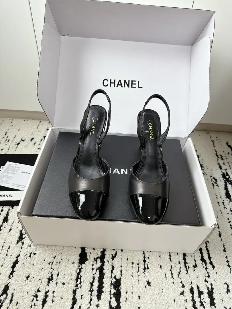 🏧𝗖𝗛𝗔𝗡𝗘𝗟Little Fancy. High heels. The one behind the pointy head. Top Cycling The first time I saw it, I was grassed. Super gentle and generous. A little shoe, a lady. It's a very good touch. High-level, high-quality. Shoe surface customized materials Uchi./I'm gonna get a little bit of a sheep-skin. Italian imports are so thick. He's tall.4.5cm Codes 35-41 [40.41Custom] [⚠️Need a plane box.+]