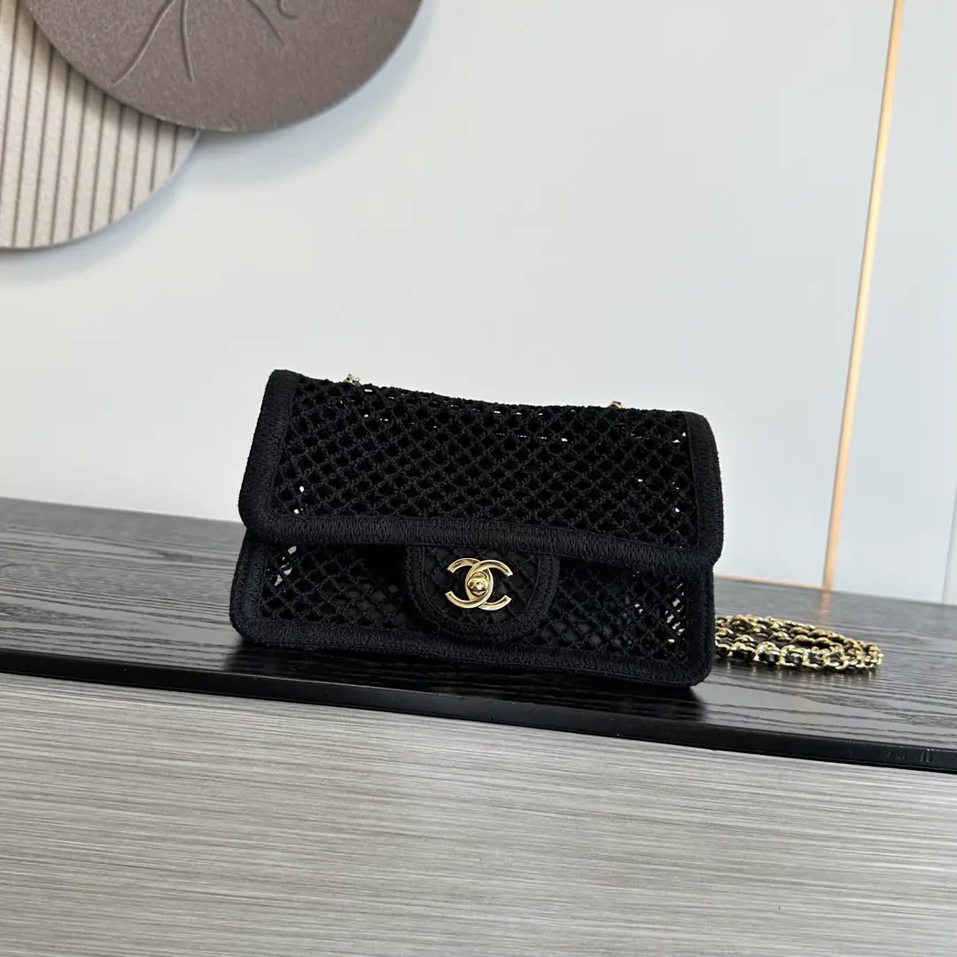 《Black》Upgrade version！Whole copper gold.！《24KThe hardware electric power.》OHANEL🚩🚩🚩 𝟐𝟔𝐌 𝐜𝐨𝐜𝐨 𝐛𝐞𝐚𝐜𝐡⛱️ 𝐜𝐟Weaving BlackM Coco beach🏖️Beach Reworker series weaverCFEmpty design, I'm in the ocean.🌊Elements, It's just for summer's exclusives.👸Custom, Directly take the Mediterranean Sea.🏝️♪ The romance welded on us ♪！It's empty.😌Relax., Coral red.🪸♪ The brightest ♪, The old gold., Holiday.🏖️The rate of the shot on your back is straight up., Even the wind carries sea salt.👀Smells like...！Dimensions𝟏𝟒*𝟐𝟏*𝟔𝐜𝐦