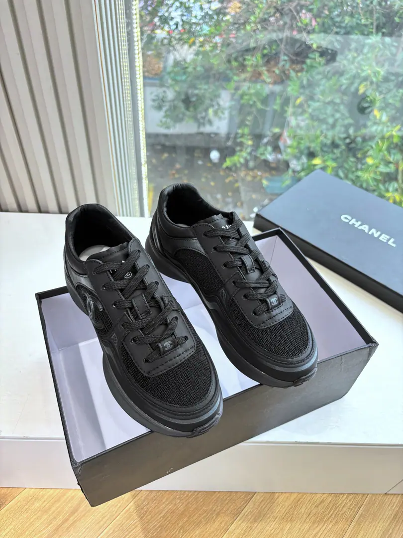 G 😀♪ And what you see is what you get ♪CHANEL/Chanel. 2026New fragrance, and a panda with a panda with a diamond-hungle sneakers. Fabulous.: Imported cattle skin Uchi.: Introverted Shoes under the sole.: Original Open Shoe Base Full package: 35-40(40/41I'll make sure I don't change it.）