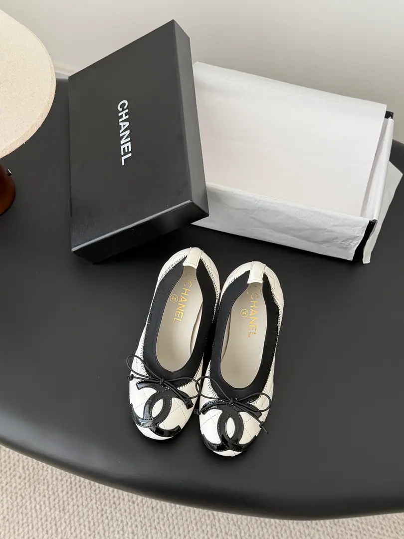 Chanel 25KNew pearls. The giant pearls and... It's cute and cute in the air. The superstars are on their feet., A pair of them for spring and summer. Original Pearls Model That's a big one. Size:35-39 The rest of the code is definitely not going to be changed.