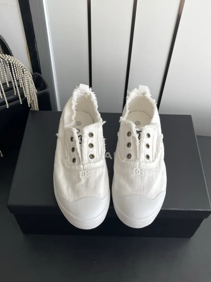 🏧𝗖𝗛𝗔𝗡𝗘𝗟New biscuits. Highest Quality Top recreational sneakers.. Shoe-faced canvas.+It's in the air.+- The rubber floor. Codes: 35-40（40Do it.）