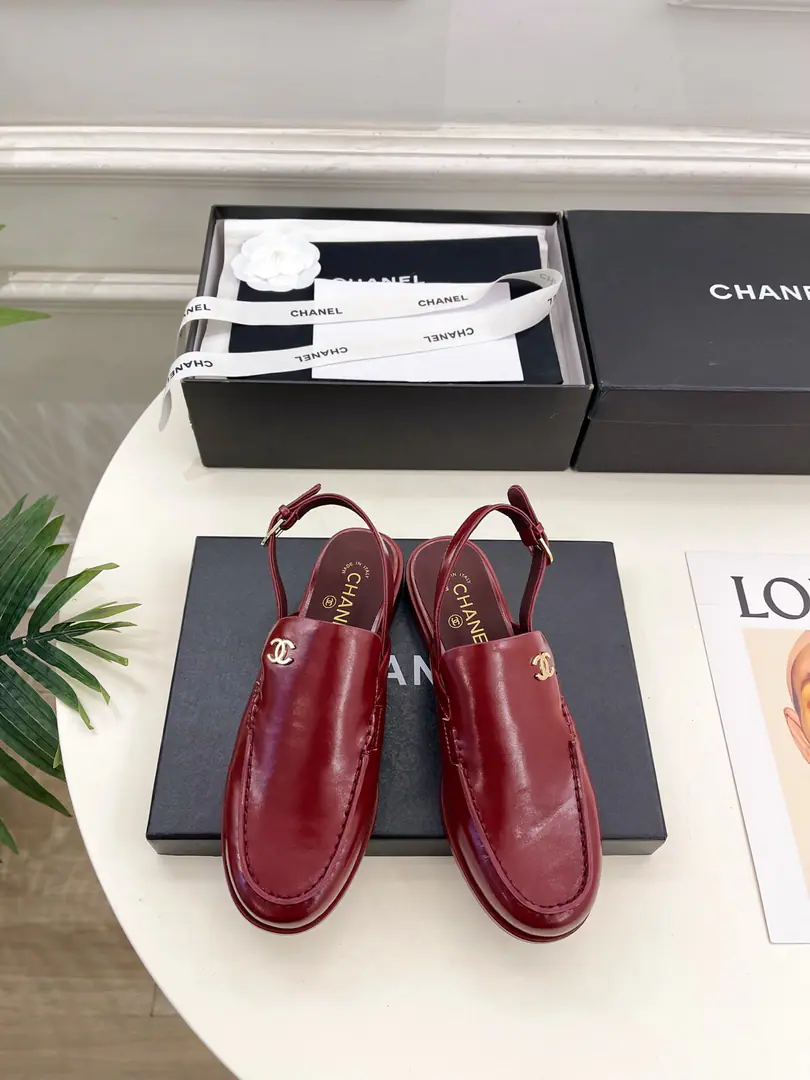 𝐂𝐇𝐀𝐍𝐄𝐋 | Kaori! 26𝐬𝐬 🦋2026 Spring and summer brand new. The cabinet is a classic show. Xiang-tzu.CEnglish Fly Fly Fly Shoes New series〰 🍬 BSThe best in the fashion world. The pairs are carefully designed. Extremely simple The classic elements that never faded. 💋It's a beautiful dress. Summer's mandatory.…… ━━━━━ ЅᏇєєt ━━━━━ ▪️Shoe.: High-prescription plaid with a oxen. ▪️Uchi.: Import silk sheep. ▪️Otsumi!: The original Italian is a big one. ▪️He's tall.: 1.5cm ▪️Shoes.: 35-39（40.41Custom without re-offer） ▪Plant price