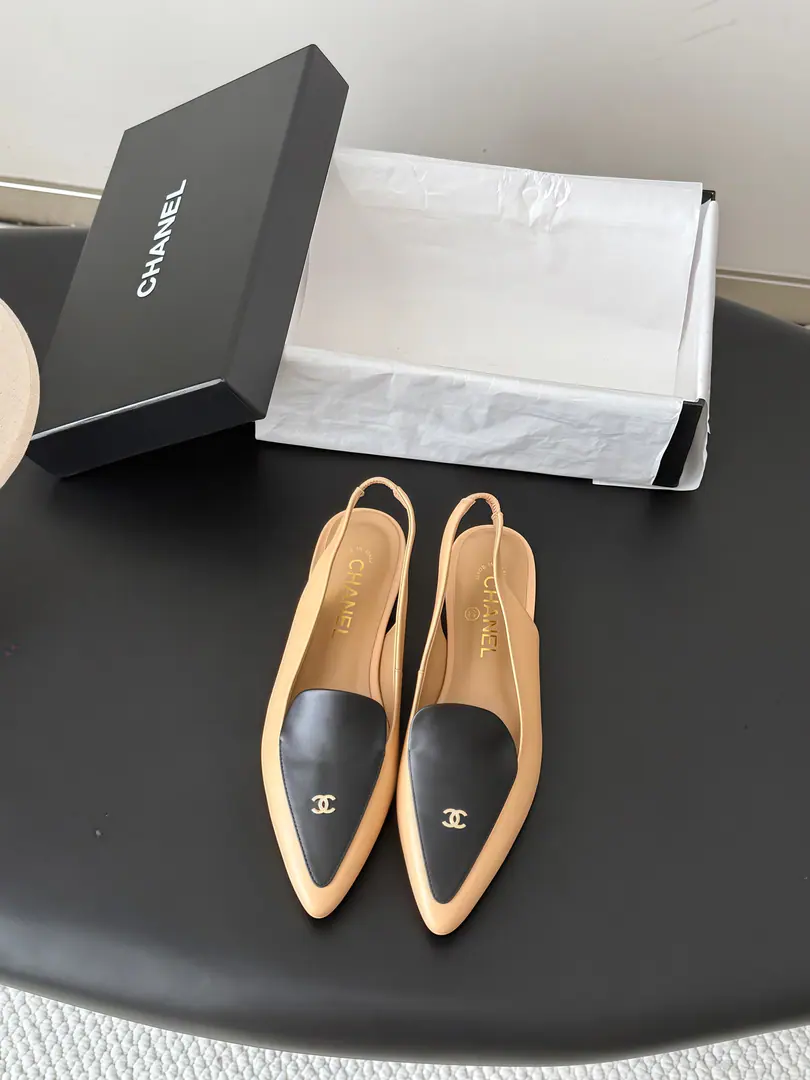 Chanel 26BThe new Mary Janes in the morning and autumn. Janey is not a sweet, beautiful man.！ 3D Embracelogo, It's a clean, clean, easy-to-eat meal., You're more uptight with buttons.. The inside sheep. That's a big one. Size:35-39 The rest of the code is definitely not going to be changed.