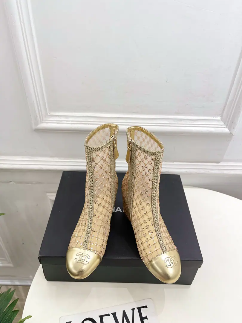𝐂𝐇𝐀𝐍𝐄𝐋 | Kaori! 26𝐬𝐬 🦋2026Spring and summer brand new. Xiang-tzu.CThe wallside beads and boots. New series〰 🍬 BSThe best in the fashion world. The pairs are carefully designed. Extremely simple The classic elements that never faded. 💋It's a beautiful dress. Summer's mandatory.…… ━━━━━ ЅᏇєєt ━━━━━ ▪️Shoe.: Original high-prescription web-based marbles ▪️Uchi.: Importing mixed sheep skins ▪️Otsumi!: The original Italian is a big one. ▪️He's tall.: 7cm ▪️Shoes.: 35-39（40.41Custom without re-offer） ▪Plant price