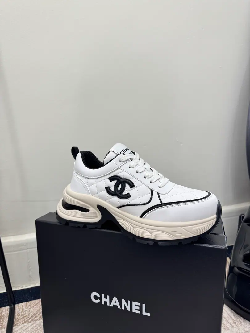 Get out of the factory.（Top Version） Chanel 25CNew Chanel sports shoes. A hundred white shoes. The formula is not wrong. The combustible mix is full of energy. Sideprintlogo Nice foot. Shoe-face original customized materials Original Base