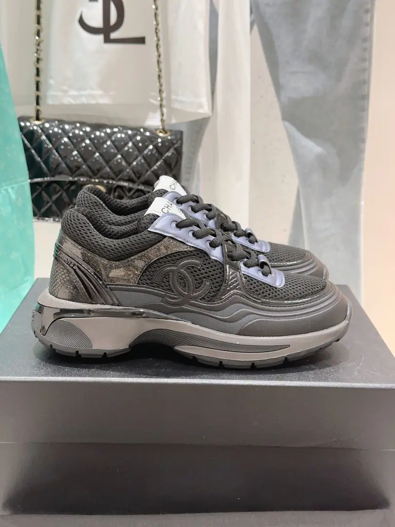 🏧𝗖𝗛𝗔𝗡𝗘𝗟Top Quality The classic golden horn./King of Silver Horn. DoubleCA couple of ancient lovers.👫Sports shoes It's a big show.“The king's sneakers.”♪ Finally come to life ♪. Shoes are imported and supplied.‼️ Extremely high end-of-life rate The material is very expensive. Or is that a penny a penny a penny? No water. Distinguishing market traffic It's not like our family. Couple size.35-46 Same paragraph for men and women [Women41.42/Men38.46Do it.]