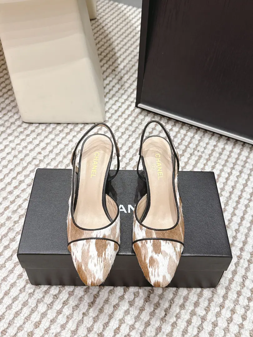 Requisition level Chanel Chanel. 2026Spring and summer. Leopard tattoo High heels.​​ Shoes. 👠ChanelA series of heels., Pointy Design+Unique Stripes, The inspiration comes from the world., The art is full.✨. Use of quality leather on shoe surfaces, Soft inside., My feet are comfortable., It's for long.. Medium-track design, Elegance and practical., I'm proud of my time in the world.. To meet different foot type needs. Manual, Environmentally uncoated, Quality and environmental readiness, It's for your personality and your comfort.！ Size: 35-39（40.41Make a no-refund order.）