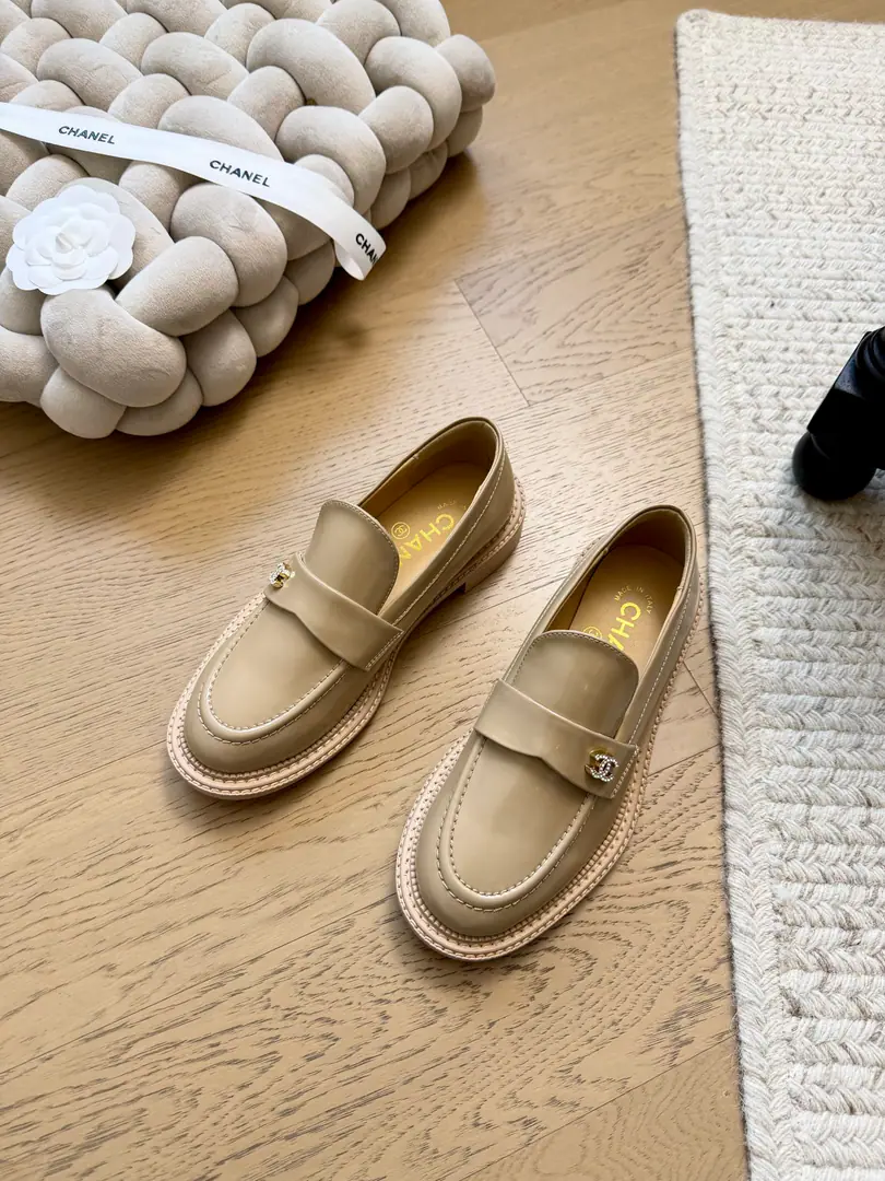 Chanel 26cThe new lullaby shoes. Top Version！We'll have to sell it first. Shoe-faced cow skin. The inside sheep. Italy is a big-ass country. Codes: 34-41 「34 40 41Custom without re-offer」