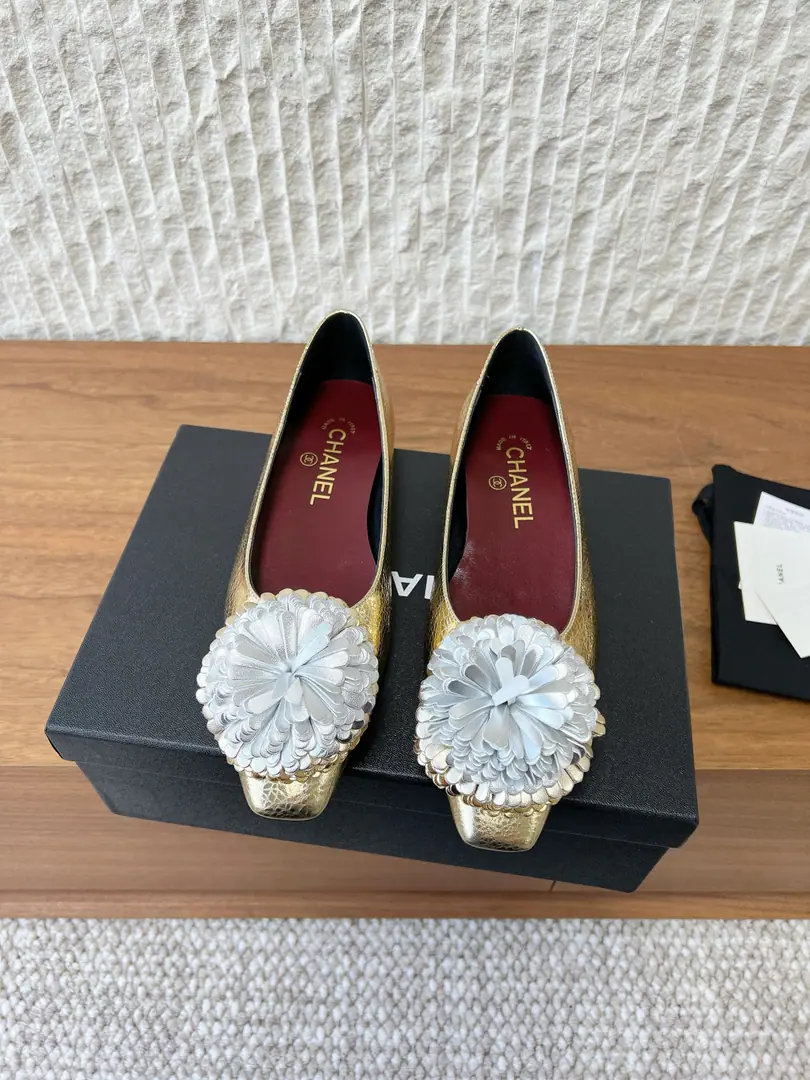 G Chanel Kaori! 26AThe early spring new money. Mountain tea flower. Mary Jane. Single shoes. This season of tea roses is really beautiful.😍 The family's always been a noble name. It's a great sense of excellence.！The upper foot is very...nice～ No matter what you wear or dress., Pants., It's a lot of stuff.！It's beautiful.！A special one.🧚 The girl's feeling like a bomb.‼️ ▪Shoe.: Use of original text for the importation of cattle skin ▪Inside, put your feet on the inside.: A mixed-meat sheep. ▪Shoes under the sole.: The original custom is Italian. ▪Size: 35-39（40.41Custom without re-offer）