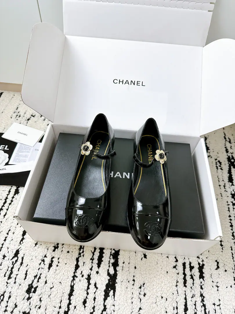 🏧𝗖𝗛𝗔𝗡𝗘𝗟The top-ranking agent is Mary Jane's shoe. Flat soles. The cabinet show is absolutely awesome.✨ The hottest style of the season., It's very soft and comfortable and uncool.. Classic.logoDoubleCThe buttons are coupled., Superfashion Fabulous.:Import of cattle leather materials Uchi.:Environmentally imported into the sheep's skin Otsumi!:The original membrane is so thick. Codes:35-41 [40.41Do it.] ⚠️Need a plane box.+