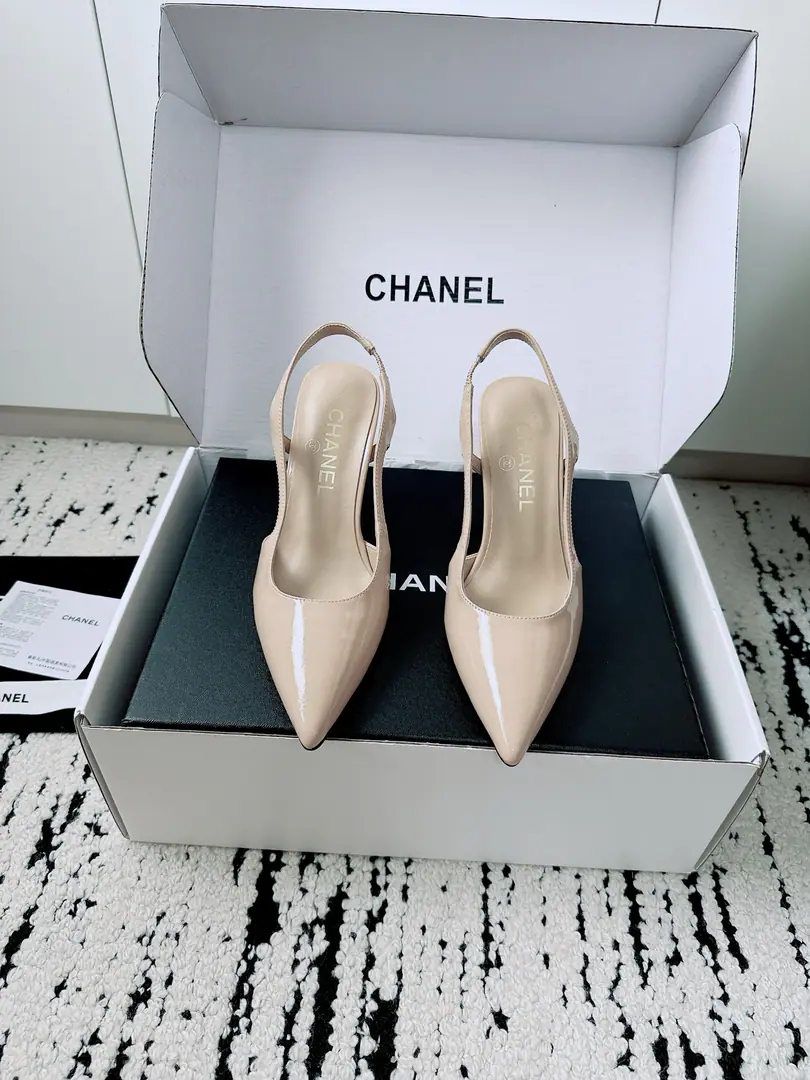 🏧𝗖𝗛𝗔𝗡𝗘𝗟Little Fancy. High heels. The one behind the pointy head. Top Cycling The first time I saw it, I was grassed. Super gentle and generous. A little shoe, a lady. It's a very good touch. High-level, high-quality. Shoe surface customized materials Uchi./I'm gonna get a little bit of a sheep-skin. Italian imports are so thick. He's tall.4.5cm Codes 35-41 [40.41Custom] [⚠️Need a plane box.+]