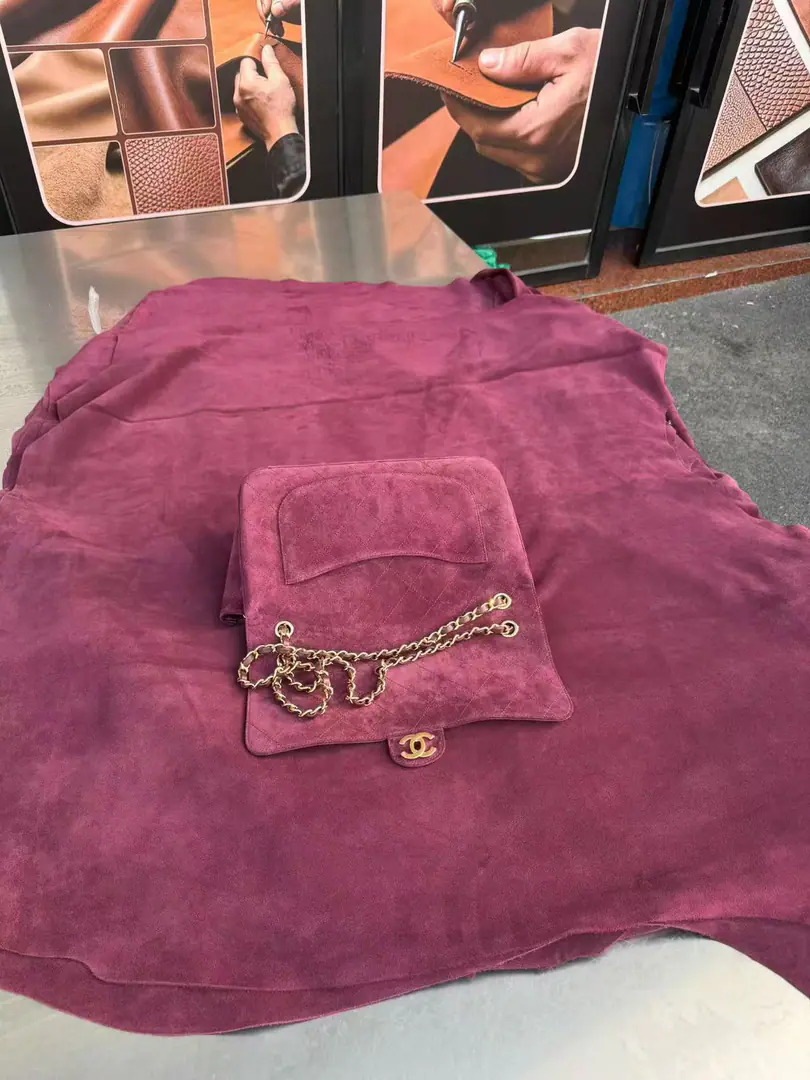 Z P- Take a picture.！Scheduled！Two dimensions optional.💠💠💠《Grapes.🍇Red, Pee.》OHANEL🚩🚩🚩 26B, CF maxiHandbag.👜Spring and summer series👍👍Classic diamond-gring.+Metal binaryCButton, It's practical and recognizable.. I can easily load my daily things on my travels., Goa Eying is a big mouthful.👜The same thing as the other one., No doubt about that.🔥, Very red.！GDSame paragraphMIXNice mouth., Cool, wind., Welding the high senses., Retro and atmospheric., A proper shape of soul., lookIt's more obvious than anything else., It's more story-telling taking pictures.maxi bagIt's really perfect for spring., It's a good time to be able to live with the formality., You can raise your profile when you're out of town., Fashion is so good.🥂 Just ask me one thing.cfAm I big?？[Smiley face.][Smiley face.]Super-fashion.[Sun]Make a full return rate.[Love.][Love.]The cortex is super comfortable.！Super-Recommend[Sun]🌞Dimensions: Large38cm, Small32cm