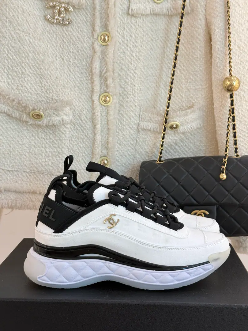 🏧𝗖𝗛𝗔𝗡𝗘𝗟A classic black and white panda gasket. Couples' leisure sneakers. Top Quality Black and white panda.🐼It's always been a big fan of the cabinet. It's super cozy to make running shoes. The bottom is playing back. Personally, I feel a lot more fancy shoes than the old ones.😃 Bring the auto-higher effect The upper foot is really thick. Side Black MarklogoAnd very handsome.～ Size: 35-45 [Male and Female Code]