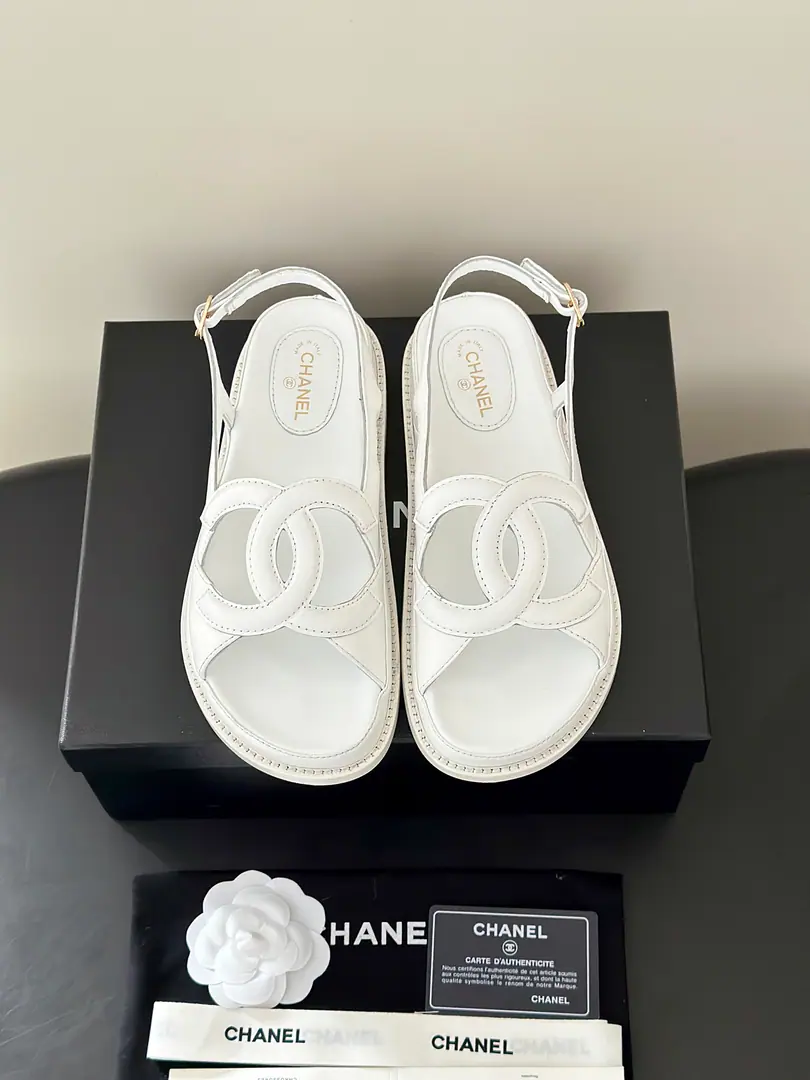 Chane*New paragraphlogo- Skins. Summer Shoes cabinet, soul racer., I'll be the Chanel of these.C- Skins.. The iconic stereos are interwoven.CCurtain, A simple recognition of brand genes., Combination with a soft, thick, bottom-set style, Balancing the colour values, Increased height and comfort., Unlock the multiple possibilities of wearing all summer.. A fine pair.CEmpty design, Jane is full of recognition., Leather skin is delicate., Shoes are loose., Foot modifier., No foot.. Salt is sweet., Leisure vacation., I'm shopping everyday., All matches for date travel. The shoe face is imported in the original form of sheep's skin., The skin details are the same as the original., In the lamb's skin., Unique customlogo It's super-lighty. Size: 35-41(40.41I'll make sure I don't change it.)