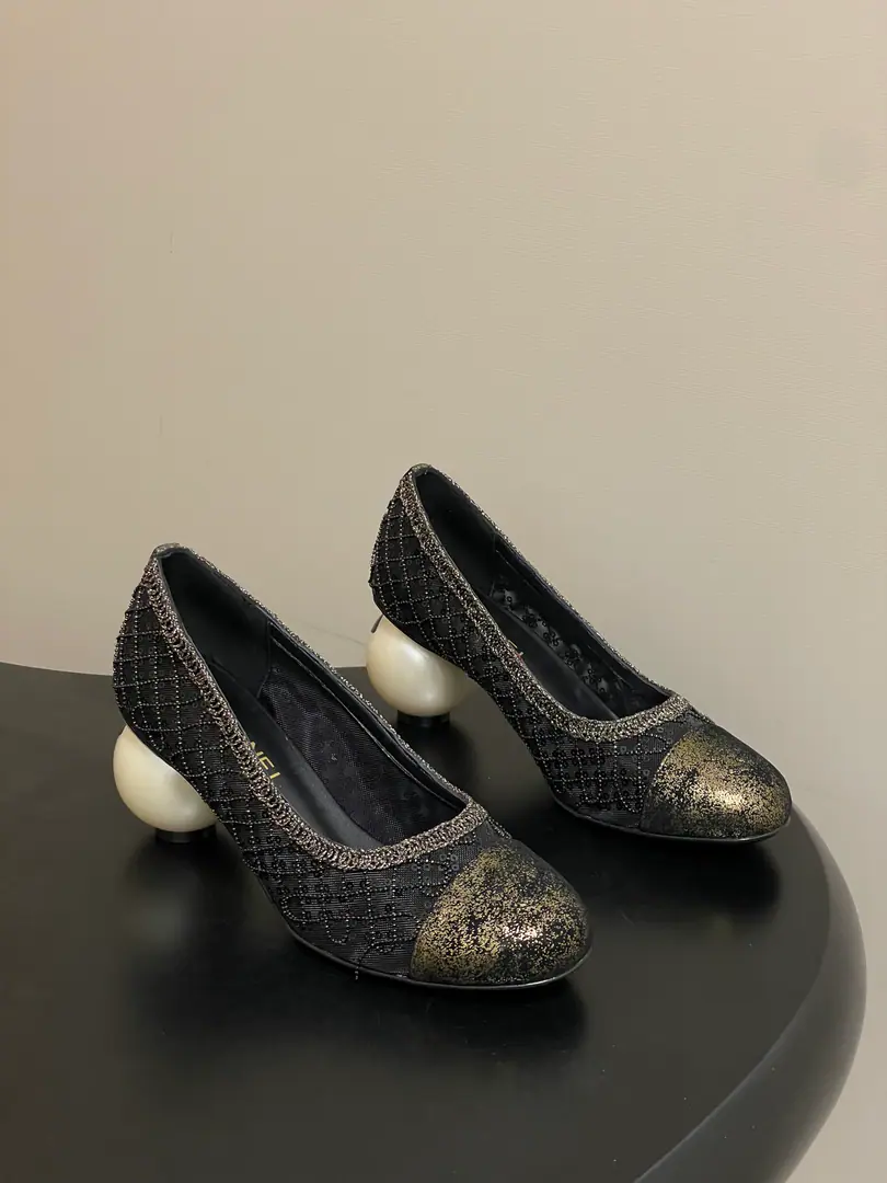Spring and summer.Chanel 26B The glitters weave Mary Jane's single shoenose veils, empty pairs.CPearls and heels. These woven Mary Jane shoes are like a star as soon as they shine. And it attracts the eyes of countless fashion fans., I'm a dream star that I can't miss this season.. A classic double.CThe logo is combined with the giant pearls and the design., The atmosphere is so simple and so brand-new. You're always a film.. Designed inspired by brands' constant exploration of classics and innovations.. It keeps Mary Jane's ever-pretty shoe-style round-head designs that are cute and retrograde. ♪ And the gentle wrapped your feet ♪ Easy-mixing feet It's like a dream from the fairy tale world.., The shoe face is a delicate knitting process. They're all chosen and knitted., Weave the unique textures. It's a unique quality., It's as delicate as a piece of art. The bright spot is a great pen., They're finely embedded on the fabric of the shoes., In the light of the sun or the light ♪ Fleaking like a dream ♪, Every step is a big, big, big, big, big, big, big, big, big, big, big, big, big, big, big, big, big, big, big, big, big, big, big, big, big, big, big, big, big, big, big, big, big, big, big, big, big, big, big, big, big, big, big, big, big, big, big, big, big, big, big, big, big, big, big, big, big, big, big, big, big, big, big, big, big, big, big, big, big, big, big, big, big, big, big, big, big, big, big, big, big, big, big, big, big, big, big, big, big, big, big, big, big, big, big, big, big, big, big, big, big, big, big, big, big, big, It's easy to attract attention. To satisfy all your illusions of romance and glitter.. Shoe.: Hand-woven pearls Inside, put your feet on the inside.: Lamb skin. Shoes under the sole.: Italy is a big-ass country. He's tall.: 7cm Codes: 35-39（34.40.41.42I'll make sure I don't change it.）