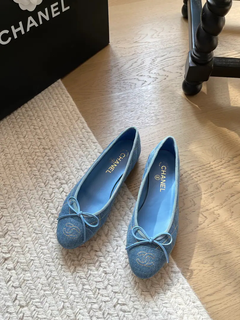 Chanel The new color of ballet shoes.❗ Top Version！We'll have to sell it first. This one doesn't have to be explained too much.！It's a classic. This year's new color is very good.🔥 Shoe-faced sheep's skin. That's a big one. Codes: 34-41「34 40 41Custom without re-offer」