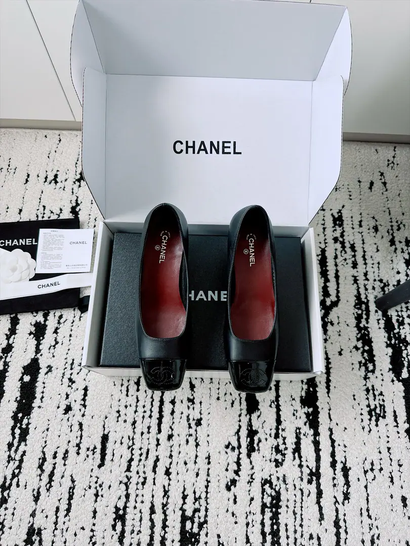 🏧𝗖𝗛𝗔𝗡𝗘𝗟Top new paragraph High-tone Mary Jane's shoes.👠 The first time I saw it, I was grassed. Super gentle and generous. A little shoe, a lady. It's a very good touch. High-level, high-quality.. Customized leather for the original fabric Uchi./I'm gonna get a little bit of a sheep-skin. The original import is really big. He's tall.:- It's a game.7cm, High heels9cm Codes 35-41 [40.41Custom] [⚠️Need a plane box.+]