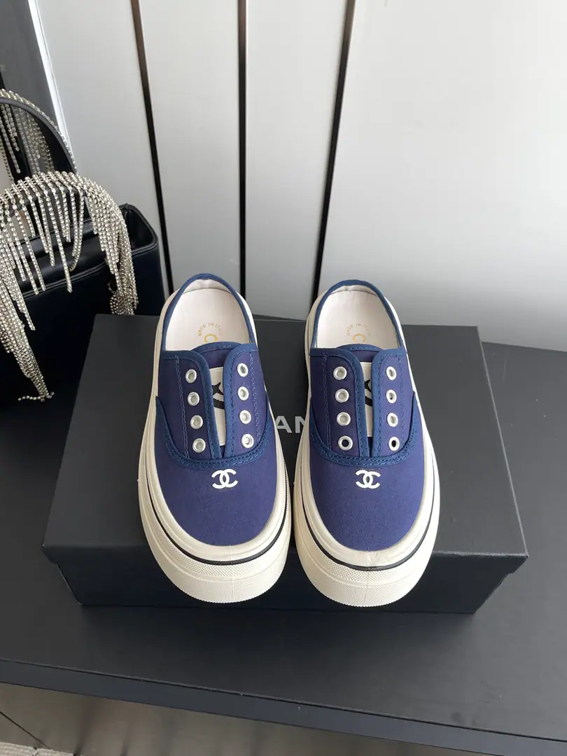 🏧ChanelNew biscuits. Highest Quality Top recreational sneakers.. Shoe-faced canvas. +The inside sheep.+- The rubber floor. Codes: 35-40（40Do it.）