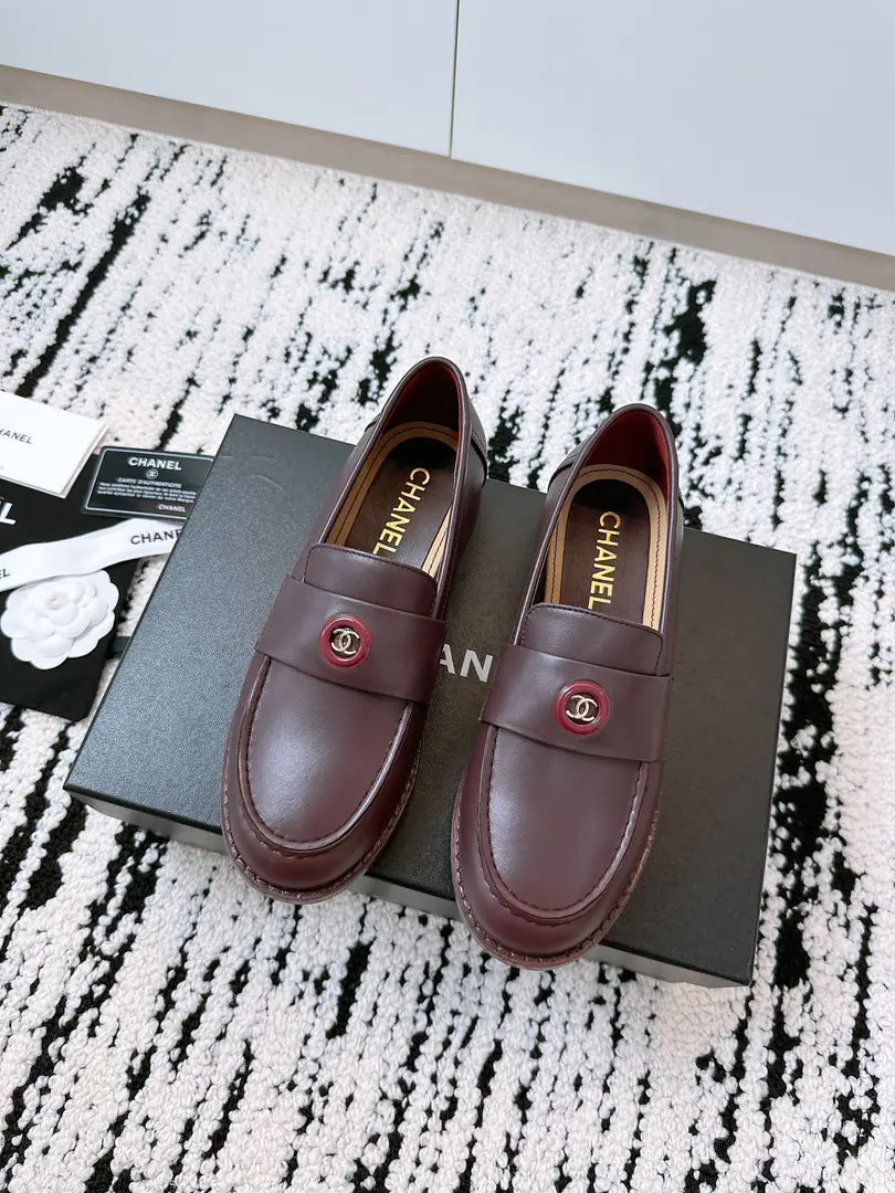 🏧𝗖𝗛𝗔𝗡𝗘𝗟Top Quality I'm a new one. LeFlell Shoes. The big stars are a red-hot show. A hundred-year-old classic.！ A big one.！We're gonna hit him with a pound.！ The shoe is imported into the skin. Comfortable sheep's skins. The original Italian double-story is a leather. Size35-41（40.41Make a reservation.） ⚠️Need a plane box.+