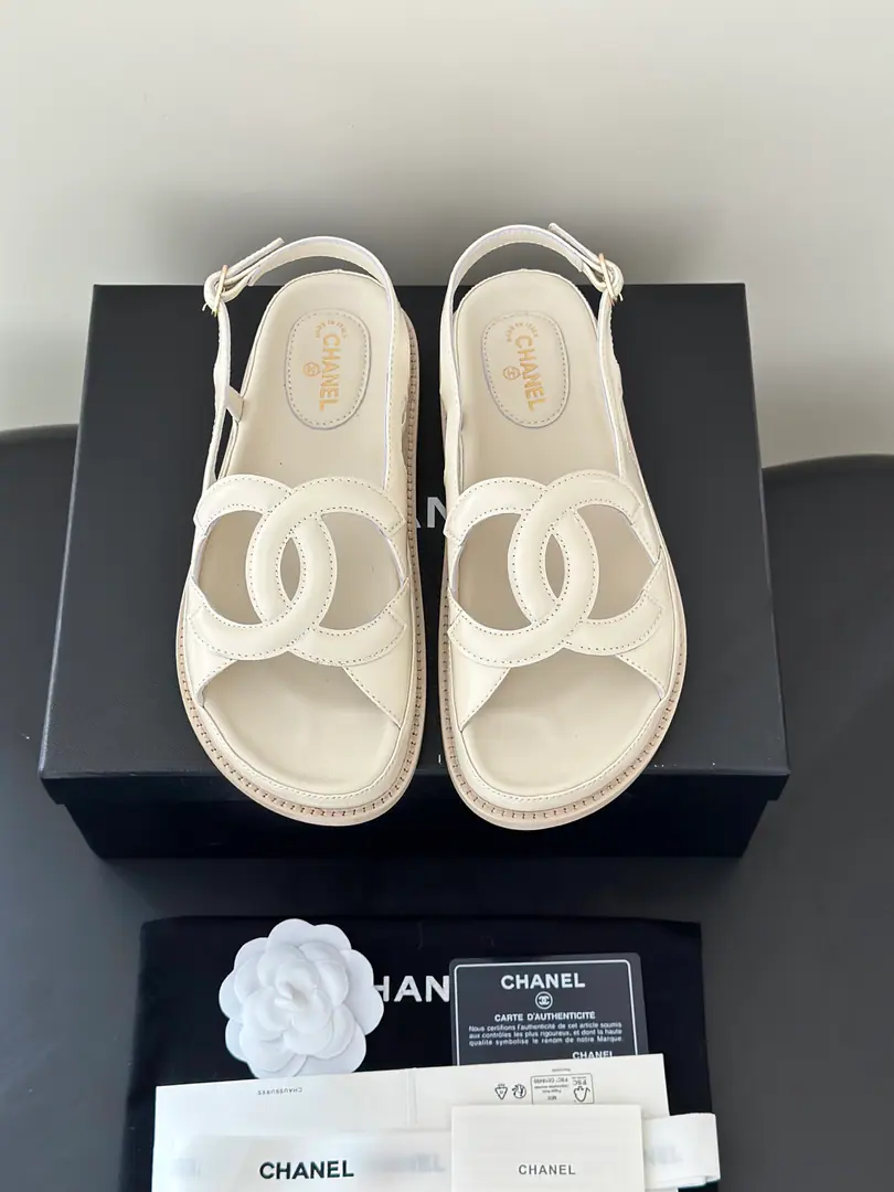 Chane*New paragraphlogo- Skins. Summer Shoes cabinet, soul racer., I'll be the Chanel of these.C- Skins.. The iconic stereos are interwoven.CCurtain, A simple recognition of brand genes., Combination with a soft, thick, bottom-set style, Balancing the colour values, Increased height and comfort., Unlock the multiple possibilities of wearing all summer.. A fine pair.CEmpty design, Jane is full of recognition., Leather skin is delicate., Shoes are loose., Foot modifier., No foot.. Salt is sweet., Leisure vacation., I'm shopping everyday., All matches for date travel. The shoe face is imported in the original form of sheep's skin., The skin details are the same as the original., In the lamb's skin., Unique customlogo It's super-lighty. Size: 35-41(40.41I'll make sure I don't change it.)