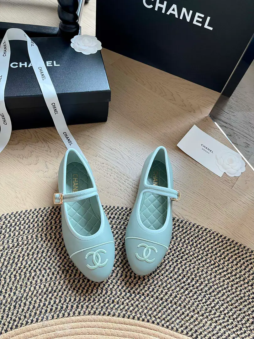 Chanel 24SSNew Mary Jane's shoe. Mary Jane is so beautiful this season.~ Shoes are friendlyly modified feet. Nerithring is very advanced and very soft. Codes:35-40 「40No change.」