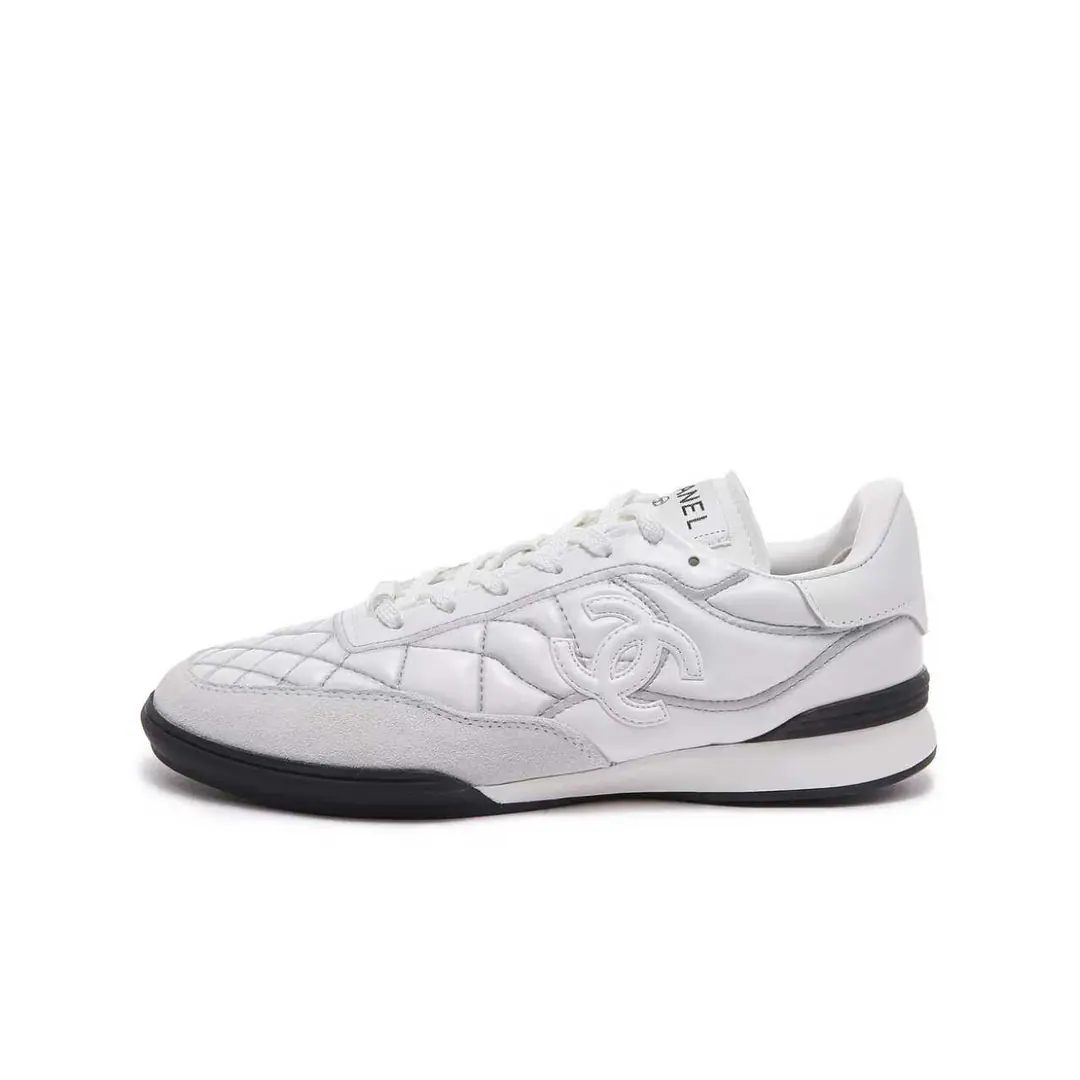 ChanelChanel.——2025Top-of-the-art recreational shoes. This is a classic design.. There are many different kinds of electrocution on the shoe.. The Fashion Movement at the Bottom. Unusually, many colored elements were contained.…… It's a great mix., Leisure, Fashion, Sports, You can take care of it outside.…… ꫛꫀꪝ Go➫ Materials ❶Shoes face use: The original imported mixed sheep. ❷Use it inside.: The original imported air-for-sheep skin. ❸Base: OriginalTPUOtsumi! The whole set of fine packagings.35–41 Men39-45