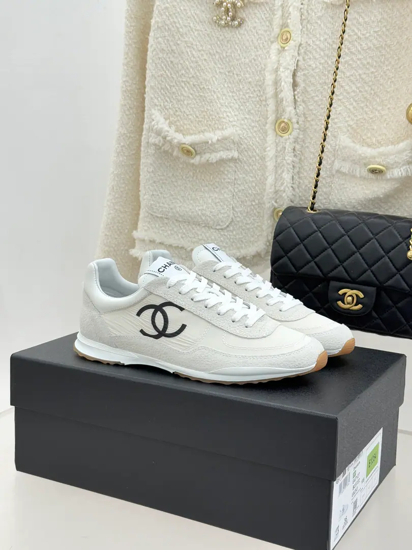 🏧𝗖𝗛𝗔𝗡𝗘𝗟 DoubleCLeisure sports shoes The shoe is washed with water./Cows are counter-feat. The insides are all sheep's skin. Original Open MolliumTPUOtsumi! size: 35-40 [ 40Custom ]