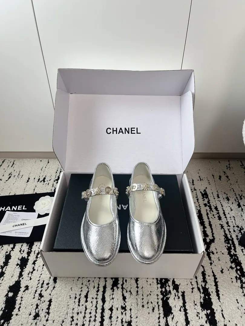 🏧𝗖𝗛𝗔𝗡𝗘𝗟The official network's newest Mary Jane. Super gentle and generous. A little shoe, a lady. It's a very good touch. High-level, high-quality. Counter Quality All materials are custom-made according to the original. Purchased for development of goods😘 Fabulous.: Original custom materials Uchi.: A sheep's skin. Shoes under the sole.: Italian imports are so thick. Size: 34-41 [34.40.41Custom] [⚠️Need a plane box.+]