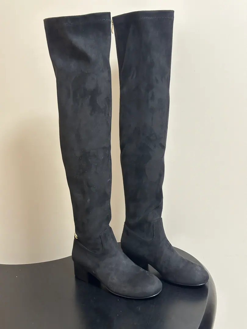 2026 Autumn and winter money. Chanel It's a classic.CPull the head around and pull the long and thin boots. The show of the Qin Yushu series., The Xian family has a very high-quality and luxury wind.. Side zipper design is easy to wear.·Easier！The slings are very soft., It's a very packaged one., Wearing air comforts.. The upper foot is so strong.！ Shoe.: Customized Skins Uchi.: Importing ballistics Foot.: Lamb skin. Shoes under the sole.: Italy is a big-ass country.！ He's tall.: 4cm Codes: 35-39（40.41I'll make sure I don't change it.）